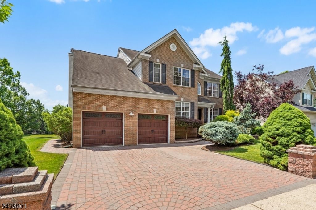 5 Woodfield Ct, Franklin Twp., NJ 08540