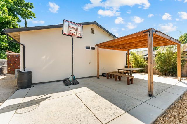 5060 Mendocino Blvd, Sacramento, CA 95820