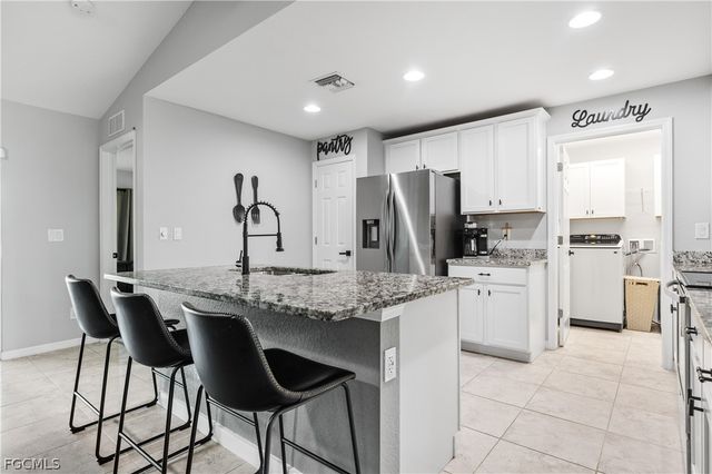 1007 SE 26th TER, Cape Coral, FL 33904