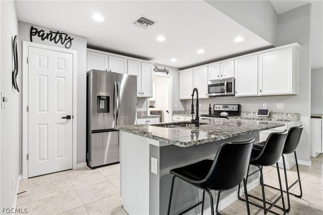 1007 SE 26th TER, Cape Coral, FL 33904