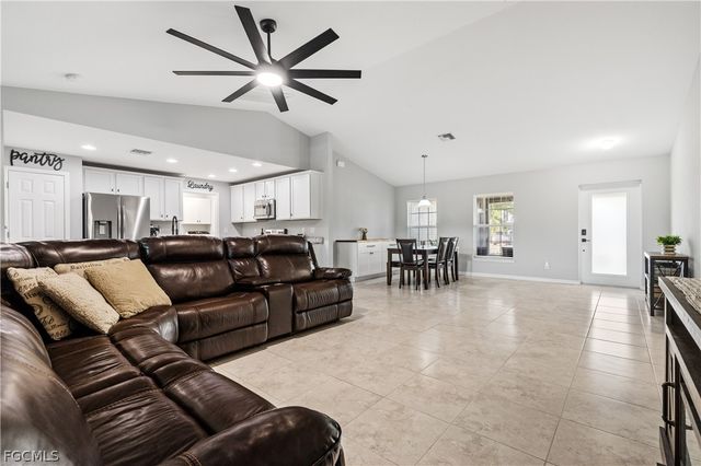 1007 SE 26th TER, Cape Coral, FL 33904