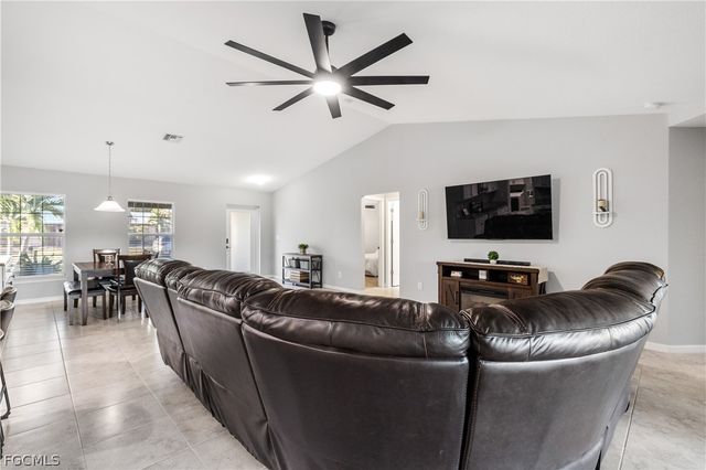 1007 SE 26th TER, Cape Coral, FL 33904