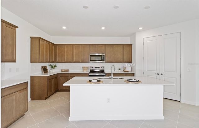 9738 AUTUMN RIDGE AVENUE, Riverview, FL 33578