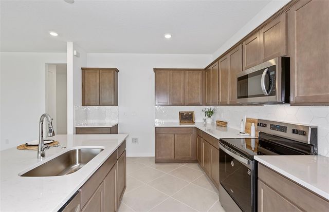 9738 AUTUMN RIDGE AVENUE, Riverview, FL 33578