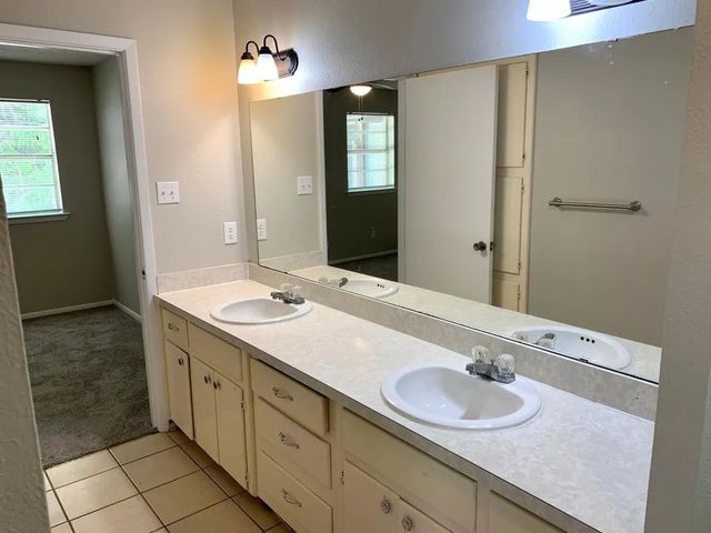 5340 Westminster Court N, Fort Worth, TX 76133