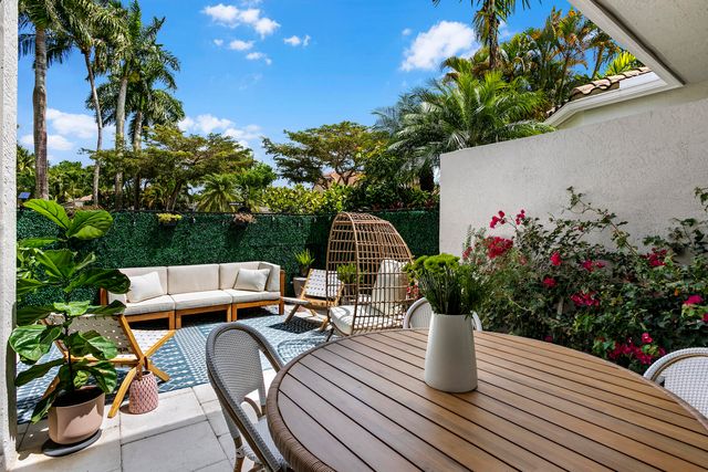 7655 Estuary Court, West Palm Beach, FL 33412