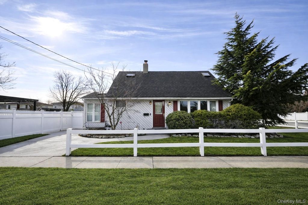 32 Saint Marks Place, Massapequa, NY 11758