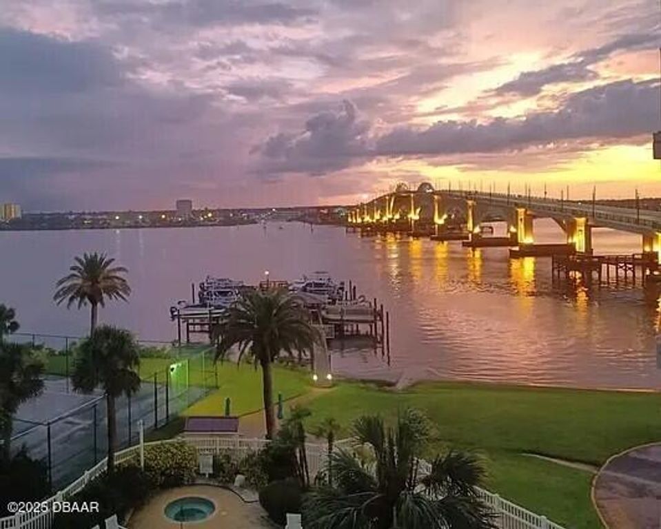 100 Silver Beach Ave Apt 526, Daytona Beach, FL 32118