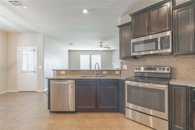 9712 Allie Hope Lane, Yukon, OK 73099