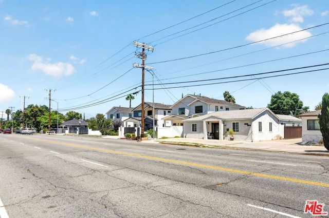 6236 Lindley Avenue, Los Angeles, CA 91316