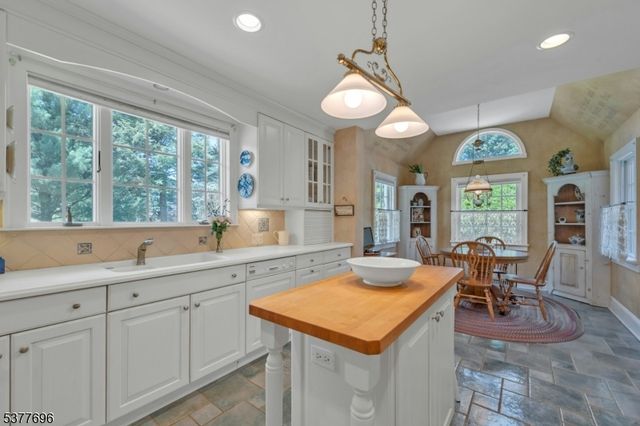 174 Paramus Rd, Paramus Boro, NJ 07652