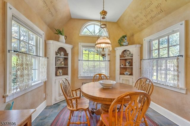 174 Paramus Rd, Paramus Boro, NJ 07652