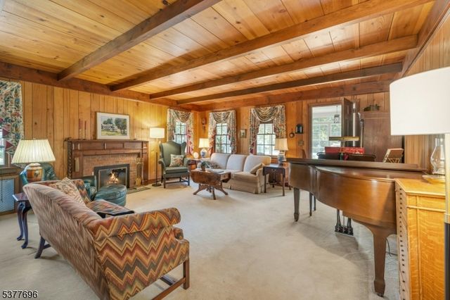 174 Paramus Rd, Paramus Boro, NJ 07652