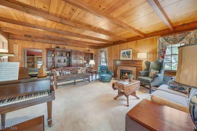 174 Paramus Rd, Paramus Boro, NJ 07652