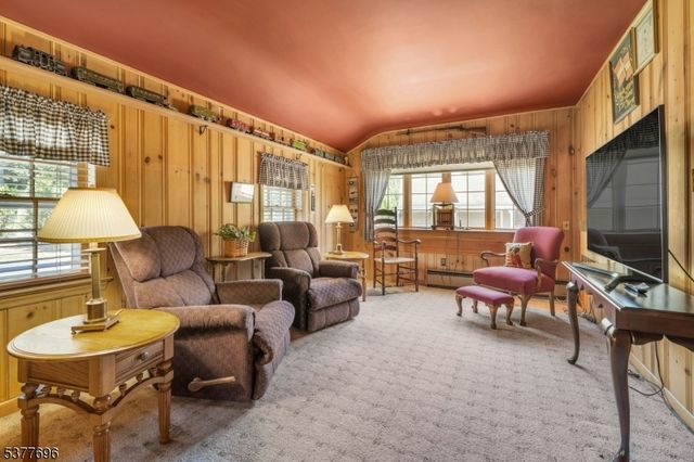 174 Paramus Rd, Paramus Boro, NJ 07652