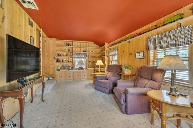 174 Paramus Rd, Paramus Boro, NJ 07652