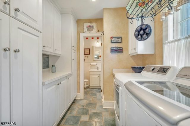 174 Paramus Rd, Paramus Boro, NJ 07652