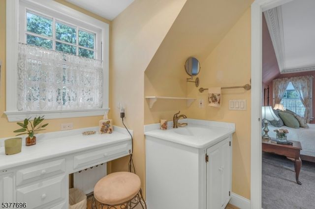 174 Paramus Rd, Paramus Boro, NJ 07652