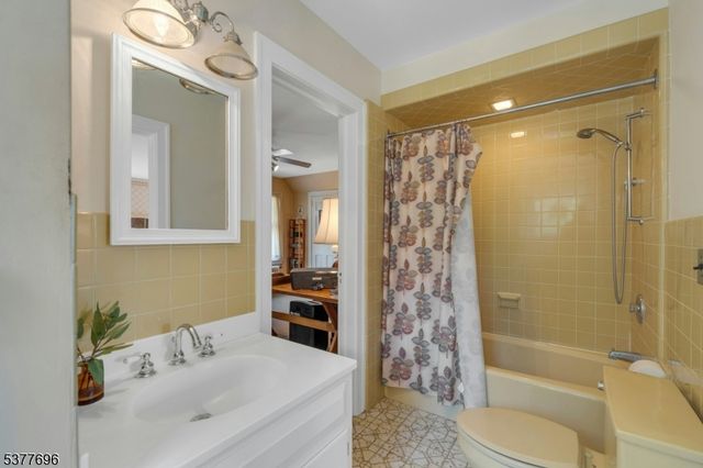 174 Paramus Rd, Paramus Boro, NJ 07652