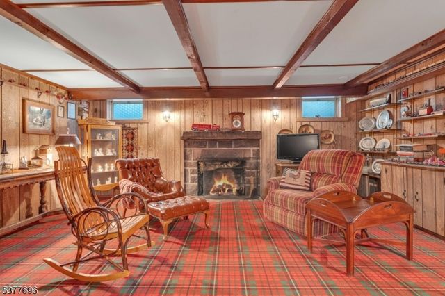 174 Paramus Rd, Paramus Boro, NJ 07652