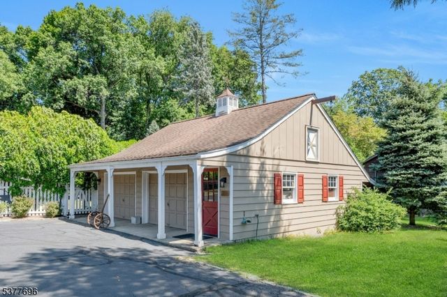 174 Paramus Rd, Paramus Boro, NJ 07652