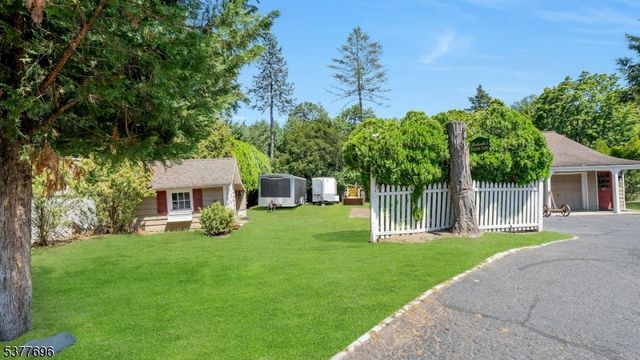 174 Paramus Rd, Paramus Boro, NJ 07652