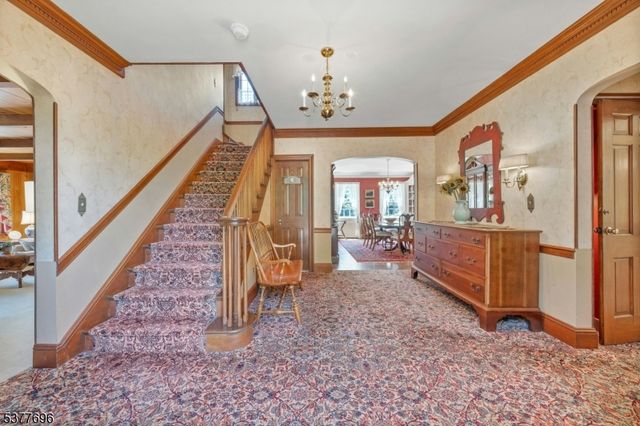 174 Paramus Rd, Paramus Boro, NJ 07652