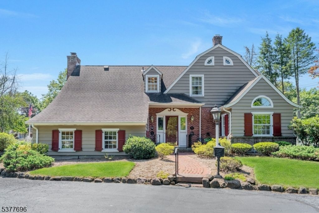 174 Paramus Rd, Paramus Boro, NJ 07652