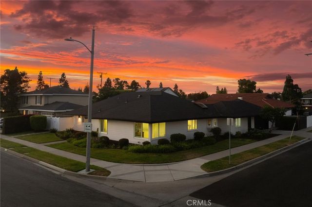 2904 Club House Road, Costa Mesa, CA 92626