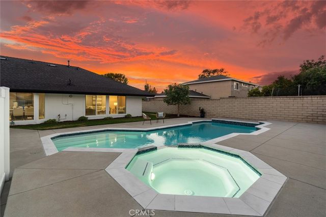 2904 Club House Road, Costa Mesa, CA 92626
