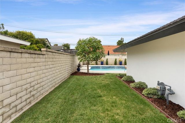 2904 Club House Road, Costa Mesa, CA 92626