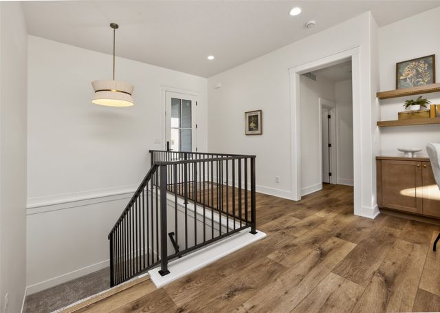 16212 Ironwood Lane, Urbandale, IA 50323