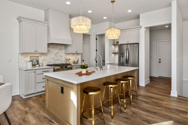 16212 Ironwood Lane, Urbandale, IA 50323