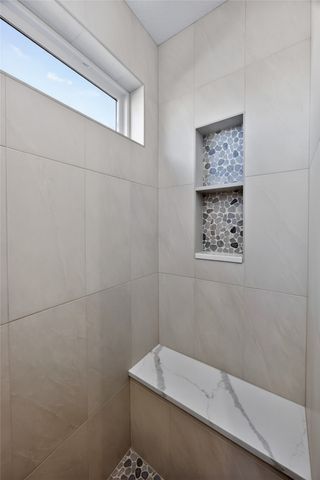 16212 Ironwood Lane, Urbandale, IA 50323