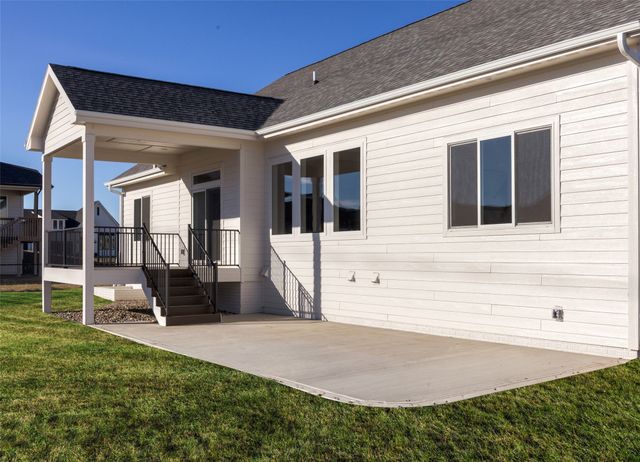 16212 Ironwood Lane, Urbandale, IA 50323