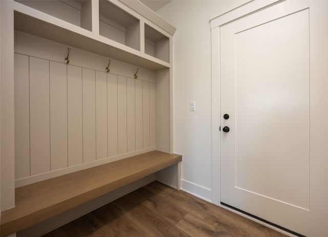 16212 Ironwood Lane, Urbandale, IA 50323