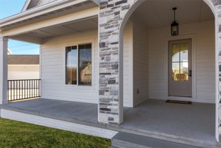 16212 Ironwood Lane, Urbandale, IA 50323