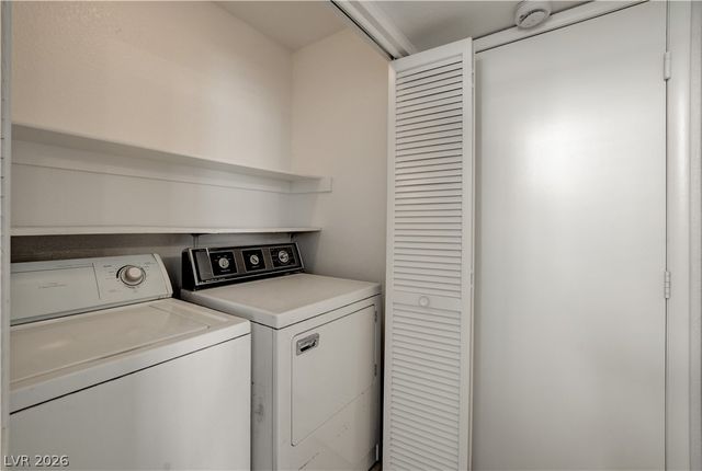 1427 Desert Ridge Avenue, North Las Vegas, NV 89031