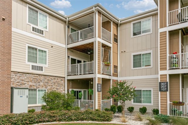 8381 Davis Boulevard 202, North Richland Hills, TX 76182