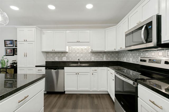 8381 Davis Boulevard 202, North Richland Hills, TX 76182
