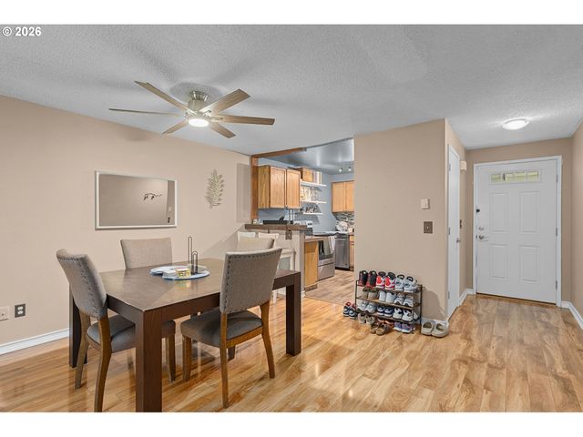 29720 Sw COURTSIDE Dr 56, Wilsonville, OR 97070