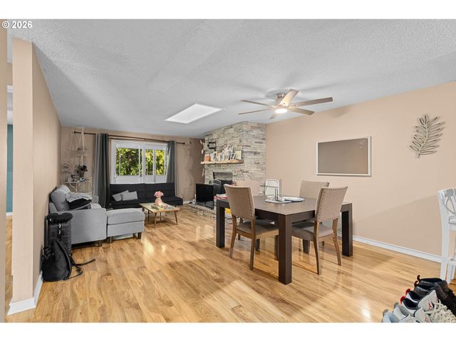 29720 Sw COURTSIDE Dr 56, Wilsonville, OR 97070