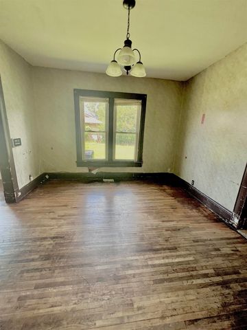 1028 N Indiana Ave, Wichita, KS 67214