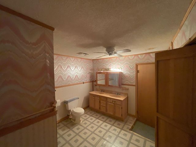 1028 N Indiana Ave, Wichita, KS 67214