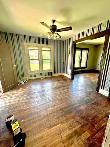 1028 N Indiana Ave, Wichita, KS 67214