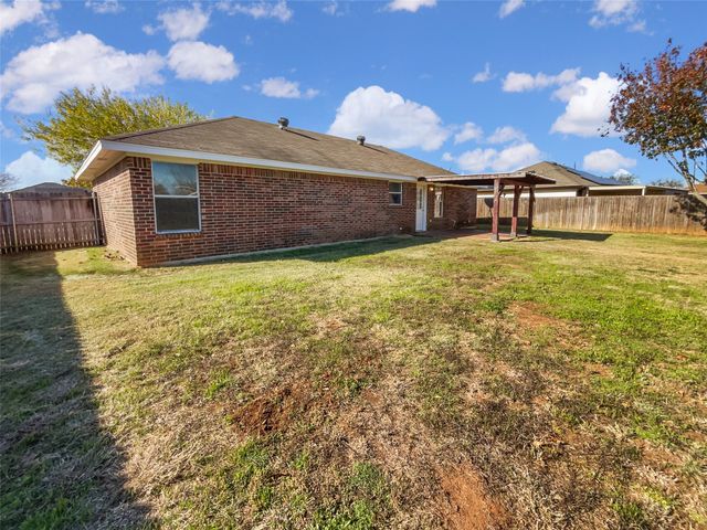 1307 Lynnwood Drive, Cleburne, TX 76033