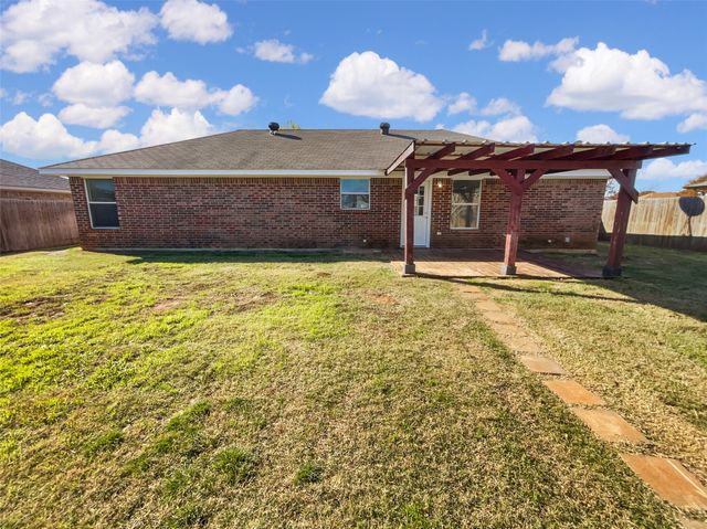 1307 Lynnwood Drive, Cleburne, TX 76033
