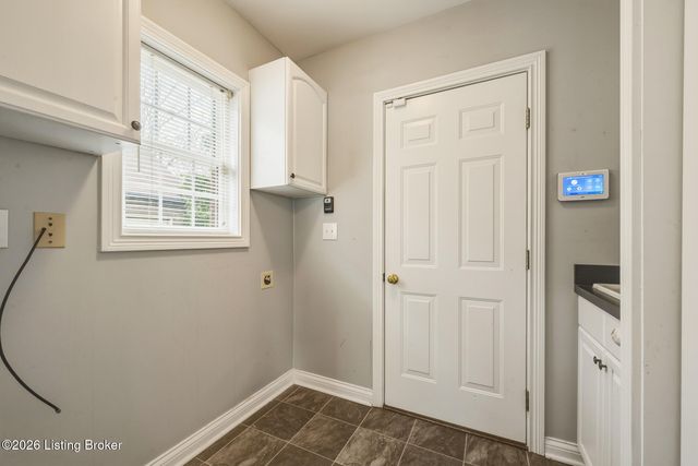 3125 Indian Lake Dr, Louisville, KY 40241