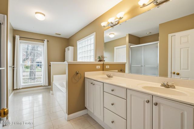 3125 Indian Lake Dr, Louisville, KY 40241