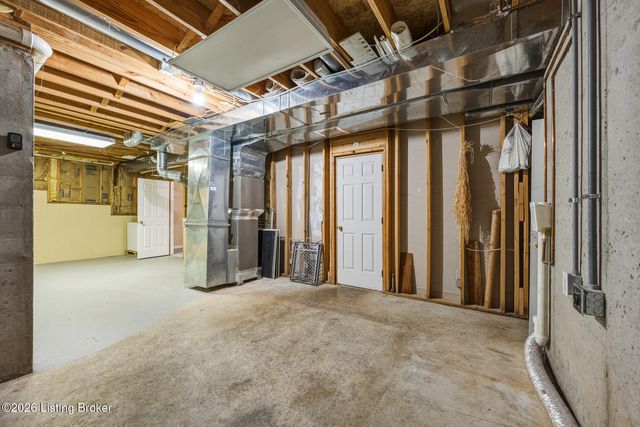 3125 Indian Lake Dr, Louisville, KY 40241